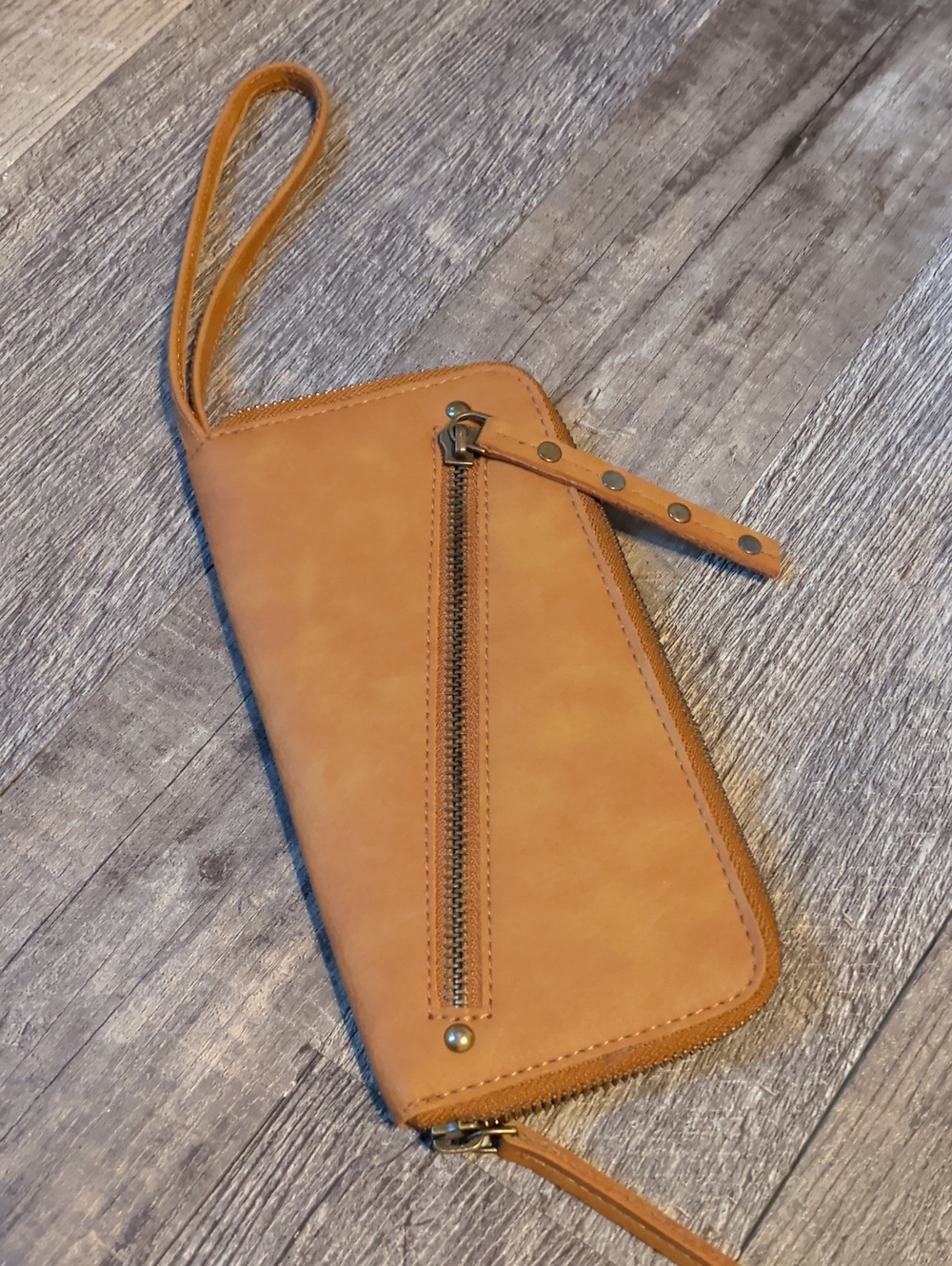 Free People Vegan Leather Tan Zip Wristlet Wallet Excellent Condition